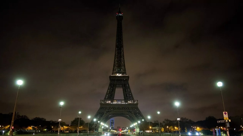 السائح الجزائري بطل العرض العسكري في فرنسا!