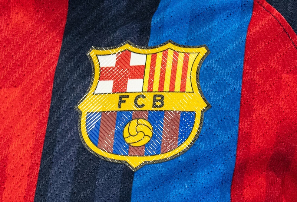 شبكة الحلم : برشلونة يعلن تعاقده مع 