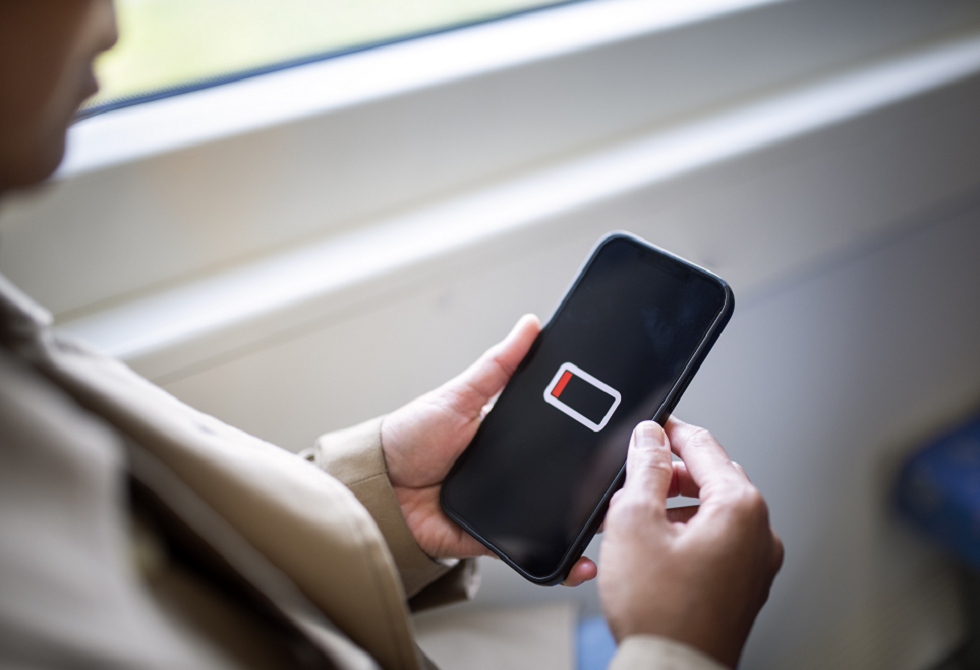 خدعة بسيطة تطيل عمر بطارية "آيفون"