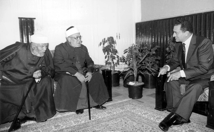 علاء مبارك ينشر فيديو عن نصيحة قدمها محمد متولي الشعراوي لوالده