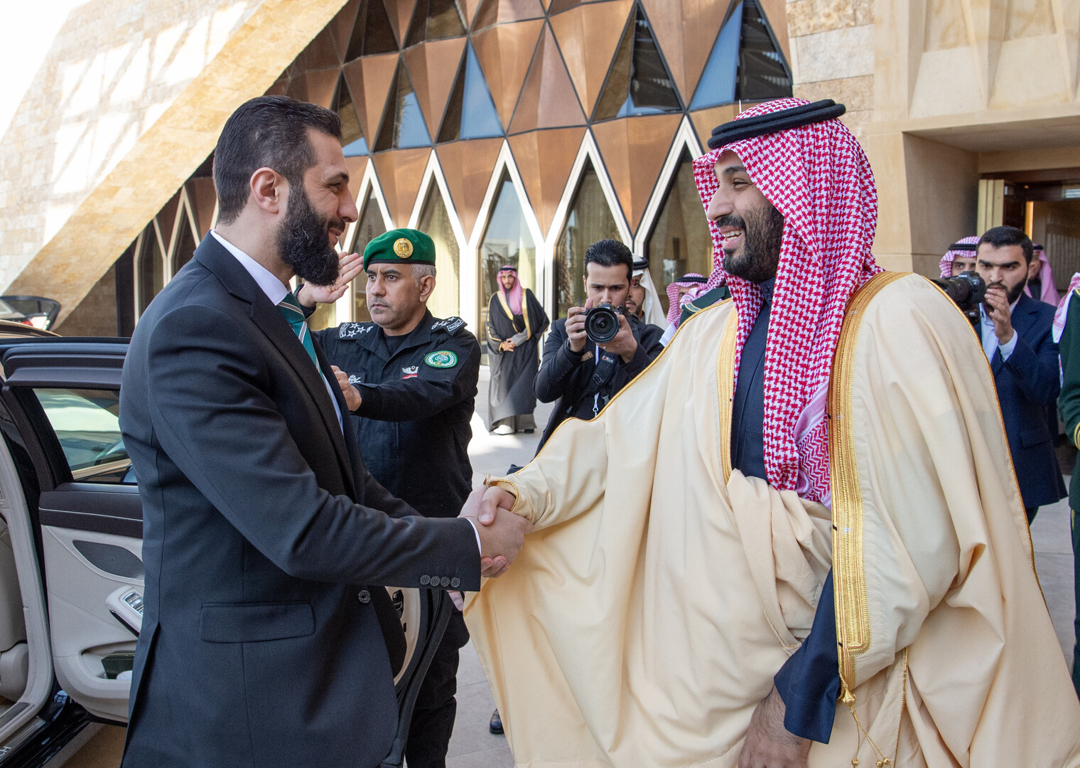 فيديو منسوب للأمير محمد بن سلمان حول نية السعودية "إرسال أسلحة ثقيلة إلى سوريا".. ما حقيقته؟ (فيديو)