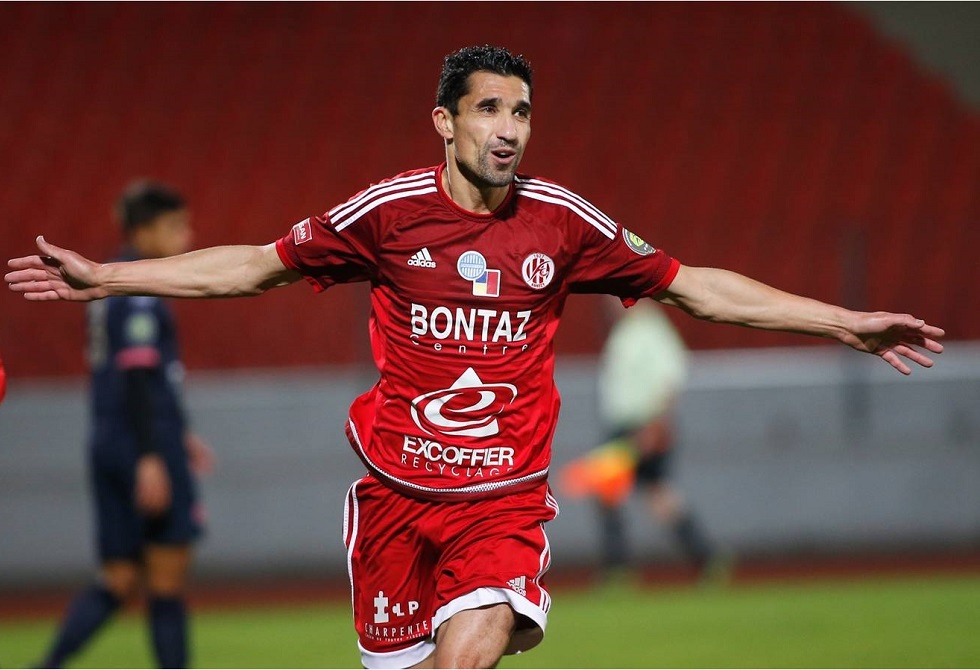 شبكة الحلم : لاعب جزائري يعتزل كرة القدم في عمر الـ51 عاما