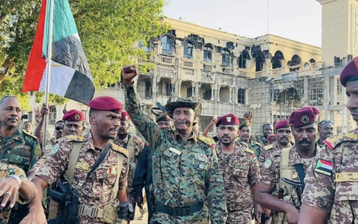 البرهان يصدر قرارا بإخلاء الخرطوم من المسلحين خلال أسبوعين وتشكيل لجنة لتهيئة عودة المواطنين