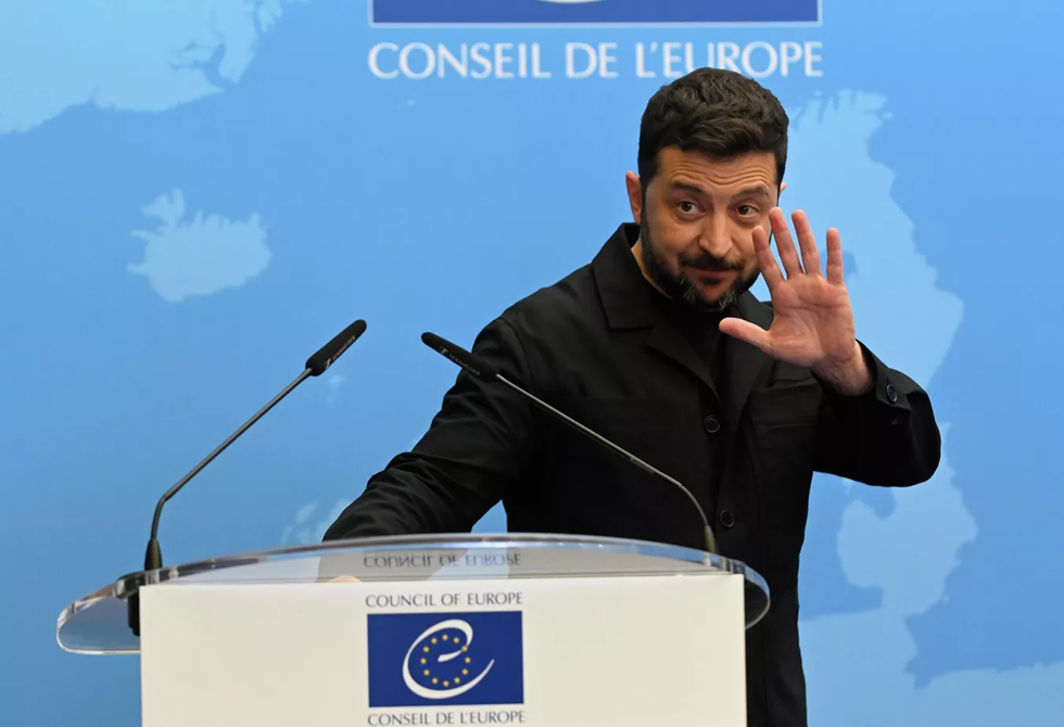 شبكة الحلم : زيلينسكي يثير غضب النخبة الغربية بقمعه شخصيات مؤيدة للغرب
