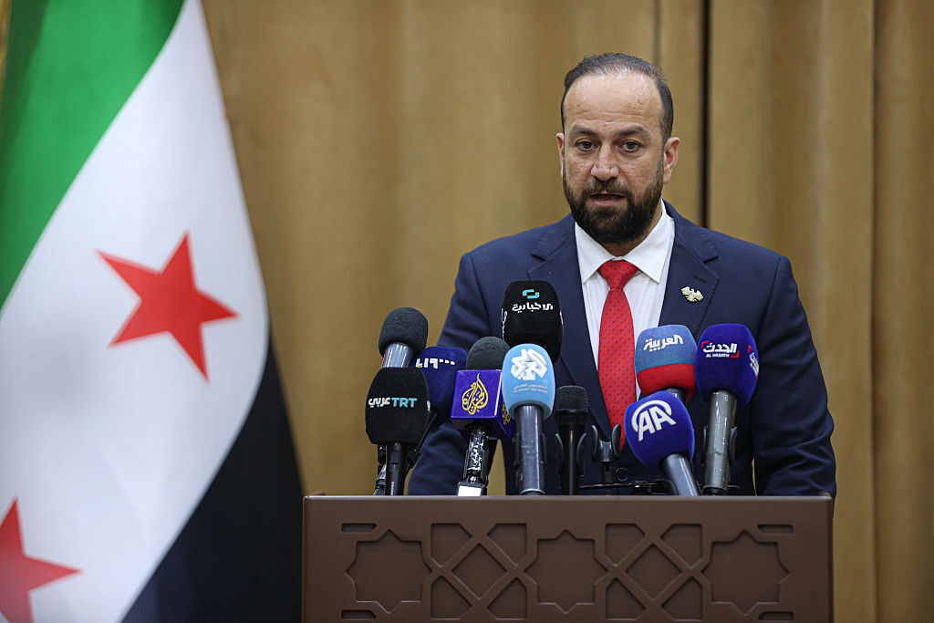 المصطفى يحذر من انتشار أخبار مضللة تستهدف سوريا عبر 300 ألف حساب "خبيث" في 4 دول