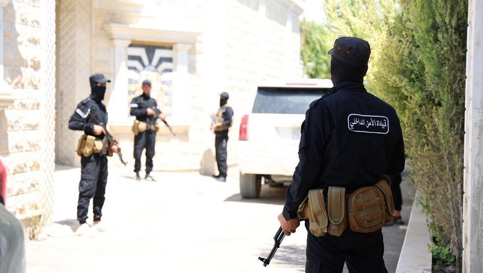 النائب العام في سوريا يحيل مفتي سوريا السابق ومسؤولين بارزين في عهد الأسد إلى قاضي التحقيق