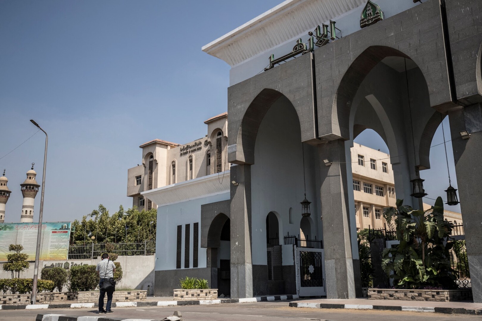 ماذا يحدث لطلاب الوطن؟.. الأزهر يعلق على منشور أثار جدلا واسعا في مصر
