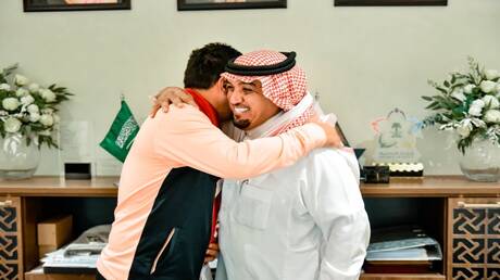 فريق في دوري روشن السعودي يقيل مدربه بعد أسبوعين فقط من تعيينه