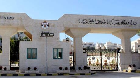 الخارجية الأردنية تعلن إجلاء 112 أردنيا وأجنبيا من السويداء بسوريا