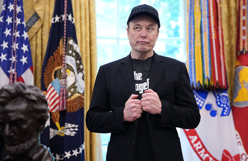 "أكسيوس": ماسك قدم عرضا ماليا للسلام مع ترامب