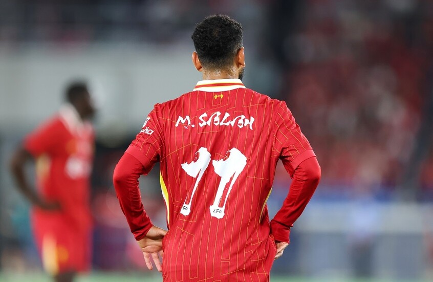 صلاح يشارك في الترويج لقمصان ليفربول للموسم الجديد (صور)