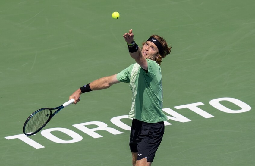 الروسي روبليوف يقلب الطاولة على الإيطالي سينيغو (فيديو)