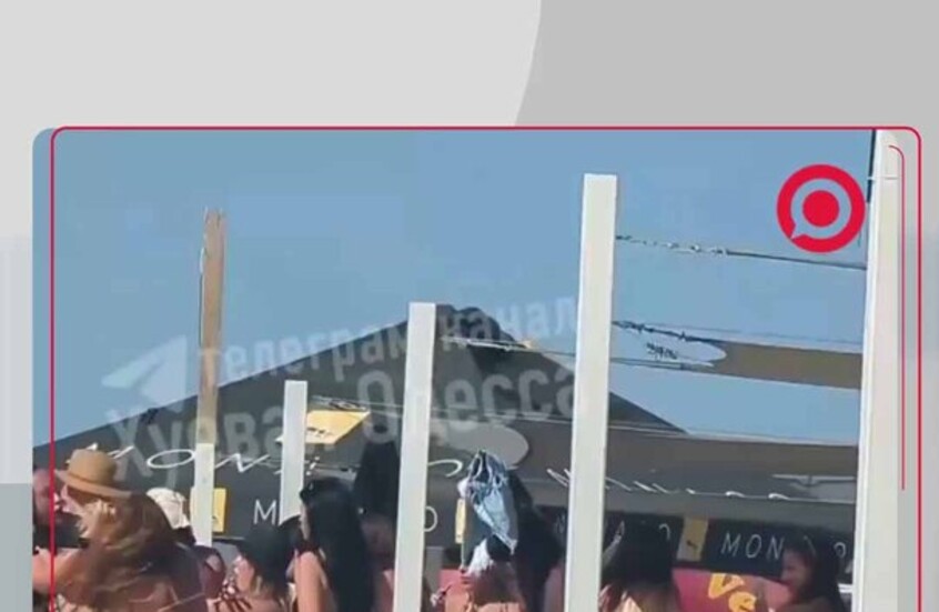 عراك بين فتيات أوكرانيات على الشاطئ بسبب تشغيل موسيقى روسية