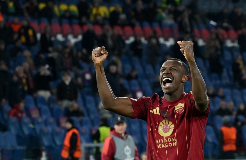 بطريقة "كارتونية".. فريق يعلن ضم السعودي عبد الحميد ويكشف تفاصيل الصفقة (فيديو)