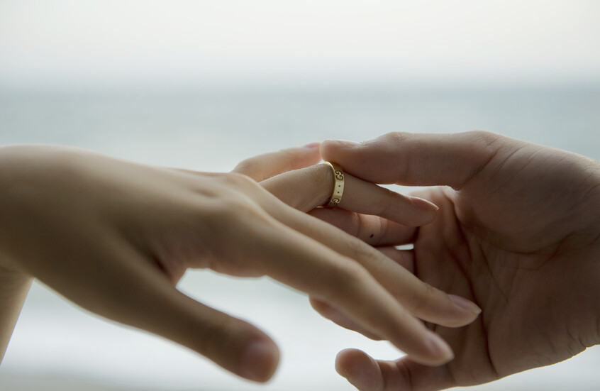 قبيلة يمنية تصدر أول وثيقة قبلية لضبط مهور الزواج