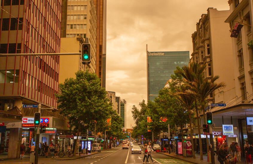 القبض على نيوزيلندية بعد العثور على طفلة داخل حقيبتها