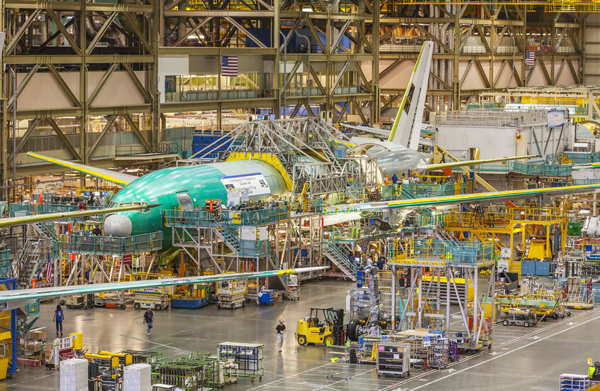 عمال "بوينغ" يضربون عن العمل