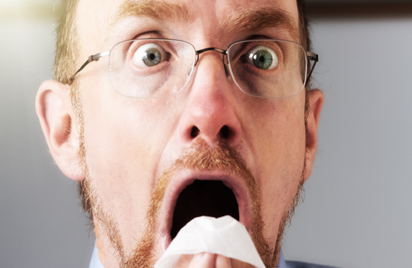 هل يخرج العطس عينيك من مكانهما؟.. العلم يحسم الجدل