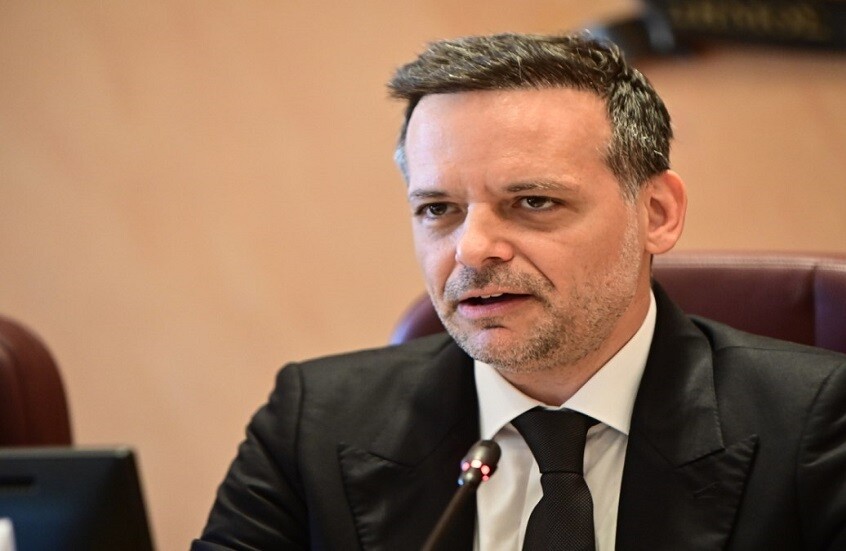 رئيس بلدية أثينا يرد بسخط على سفير إسرائيل