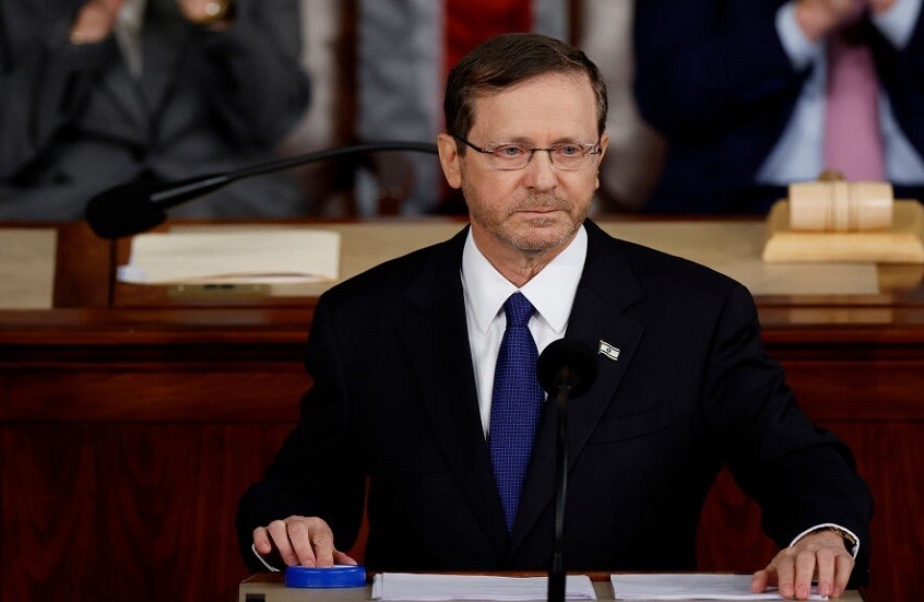 ليتوانيا.. رئيس إسرائيل يواجه مظاهرة مطالبة بوقف الحرب على غزة وإنهاء التجويع (فيديو)