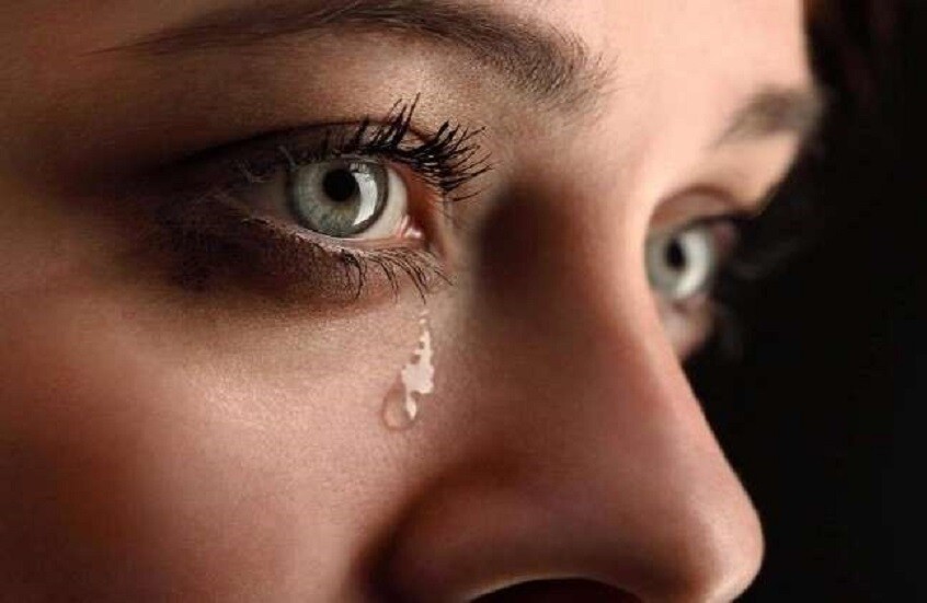 دموعك تحميك.. لا تكبتها!