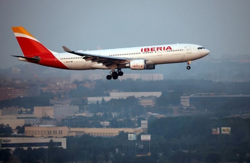 ركاب يهود يتلقون وجبات طعام مع عبارة "فلسطين حرة" على متن رحلة إسبانية