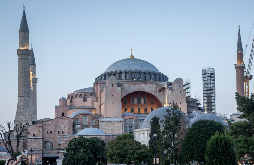 لقطات توثق تفادي كارثة مروعة في "آيا صوفيا" (فيديوهات)