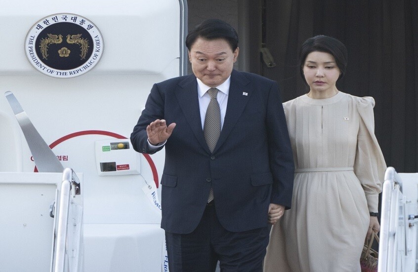 مثول زوجة الرئيس الكوري الجنوبي المعزول أمام التحقيق (صورة)