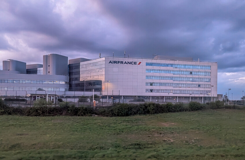 "إير فرانس" تعلن عن خرق أمني لبيانات العملاء وتحذر من رسائل مشبوهة