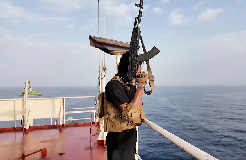 الحوثيون يعلنون فرض عقوبات على 64 شركة انتهكت قرار "الحظر البحري" المفروض على إسرائيل