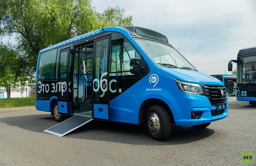 الحافلة الكهربائية الصغيرة في شوارع موسكو.. نموذج جديد لرفاهية الركاب