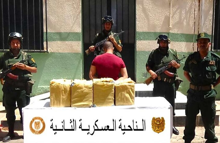 الجيش الجزائري يحبط تهريب كمية كبيرة من الكيف المعالج عبر الحدود مع المغرب