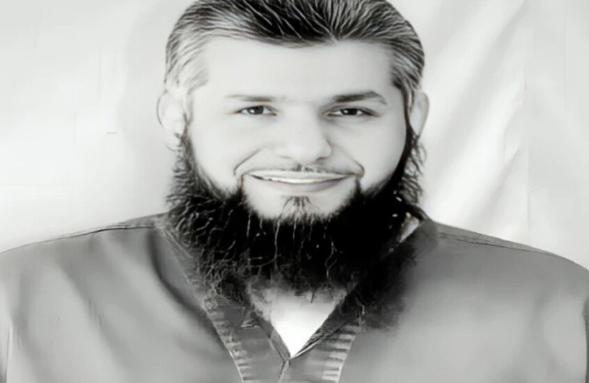 السعودية.. حميدان التركي يشعل مواقع التواصل بسجدة المطار بعد 20 سنة من السجن في أمريكا (فيديو)