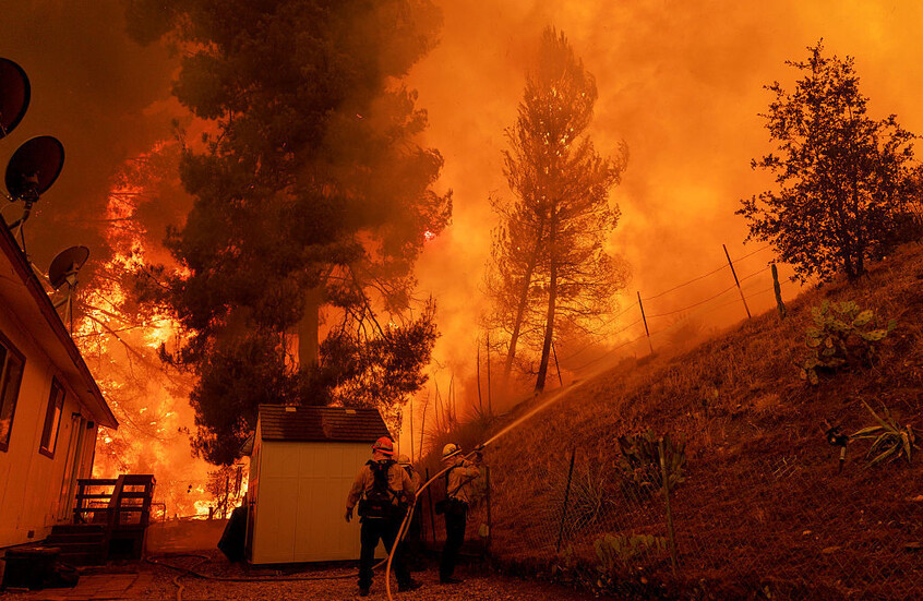 حرائق الغابات تلتهم شمال لوس أنجلوس ووسط كاليفورنيا.. آلاف الإخلاءات وتهديد لمئات المنازل (فيديو)