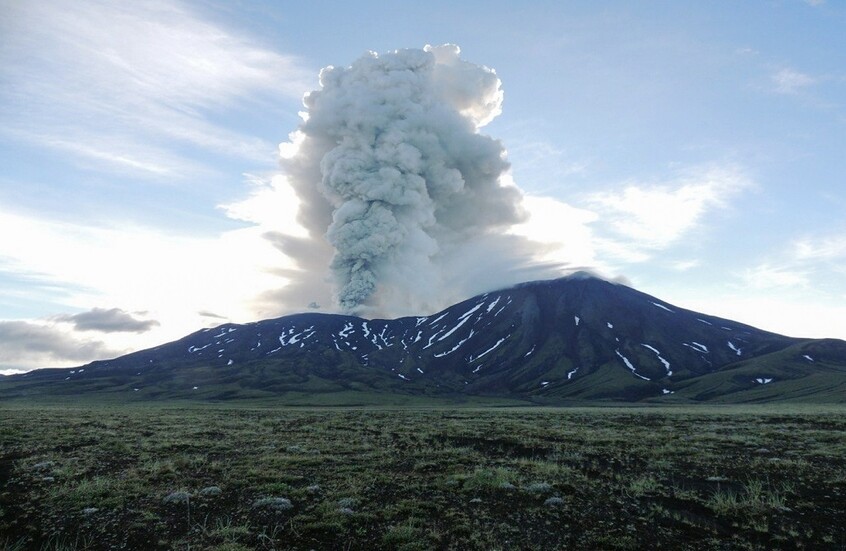 وفاة طيار هبط بمروحيته على بركان في كامتشاتكا الروسية