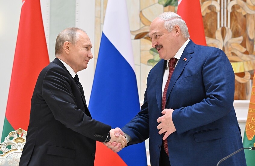بوتين ولوكاشينكو يبحثان هاتفيا المفاوضات الروسية الأمريكية