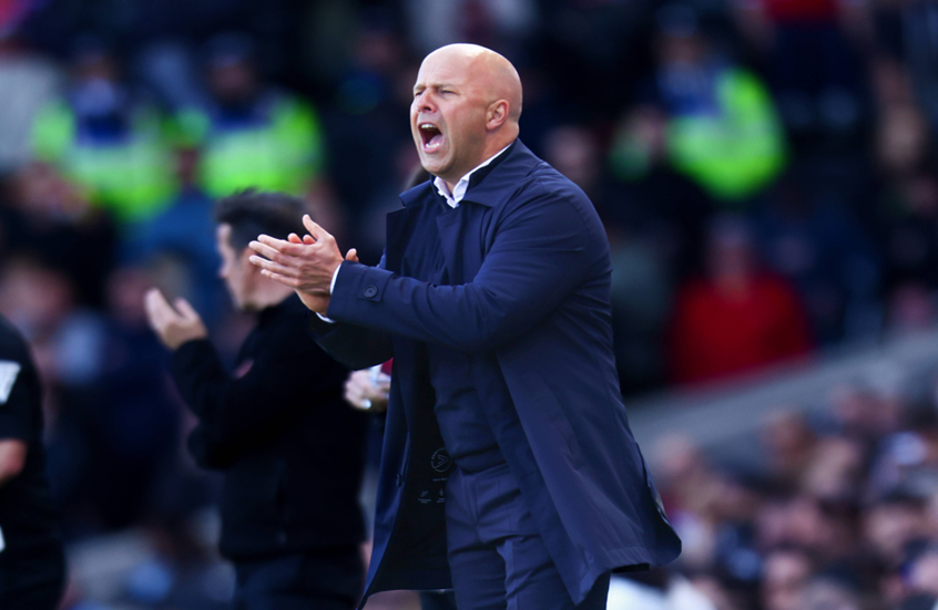 مدرب ليفربول يرفض التعليق على صفقة إيزاك ويقرب نونيز من الهلال السعودي