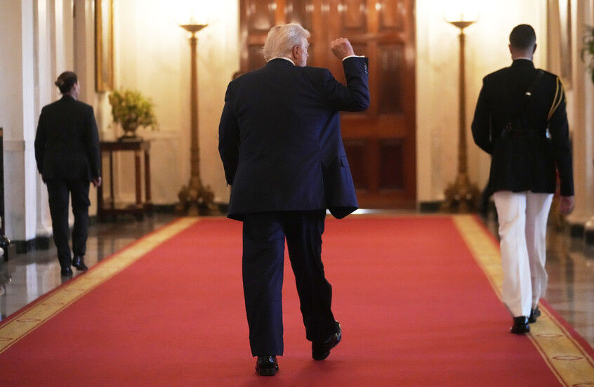 محكمة أمريكية تسقط حكما قضائيا يتهم إدارة ترامب بالازدراء في عمليات ترحيل إلى سجن بالسلفادور