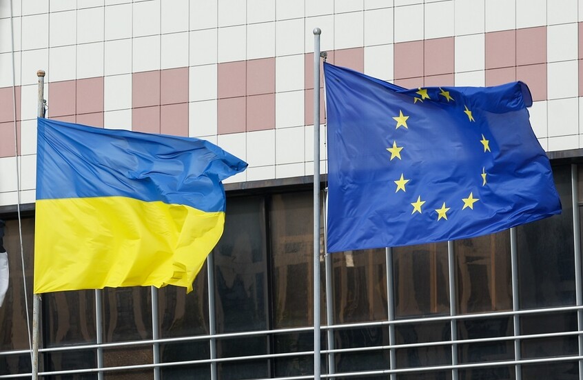 "ناشيونال ريفيو": الغرب يعيش حالة من الفوضى بسبب النزاع في أوكرانيا