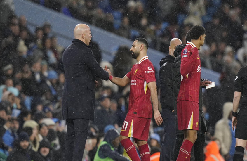 مدرب ليفربول يكشف عن "ورقة رابحة" لتعويض صلاح