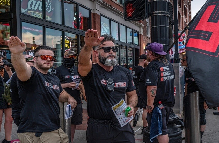 النازيون الجدد يستغلون خطابات ترامب وشعاراته عن "أمريكا العظيمة" بحثا عن الشعبية