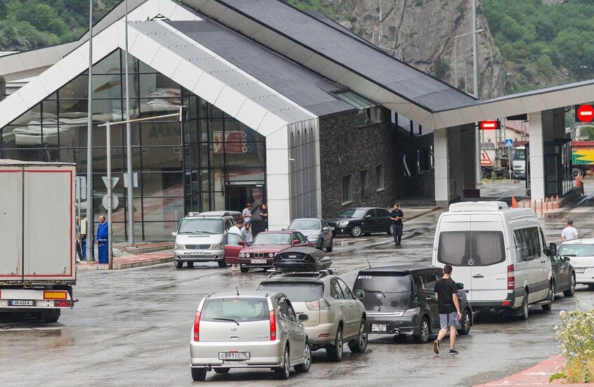 تبليسي تتهم كييف بعدم الرغبة في استعادة مواطنيها العالقين على الحدود الجورجية الروسية