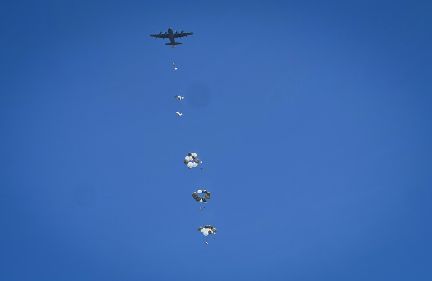 سقوط مساعدات جوية يودي بحياة ثلاثة فلسطينيين