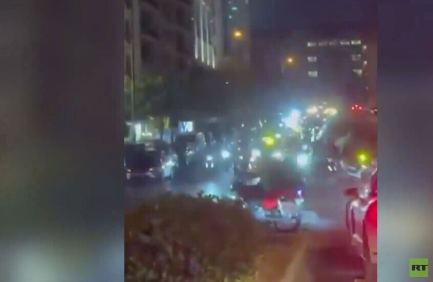 بيروت.. مناصرو حزب الله يحتجون على قرار سحب السلاح