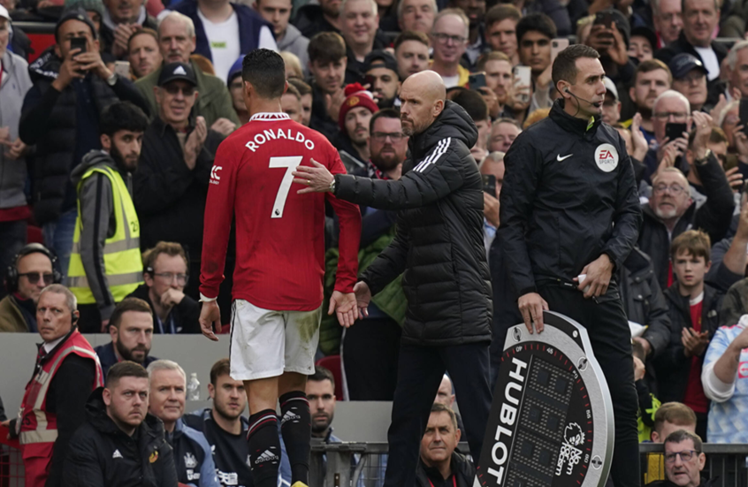 رد مفاجئ لتن هاغ على سؤال عن "هاتريك" رونالدو