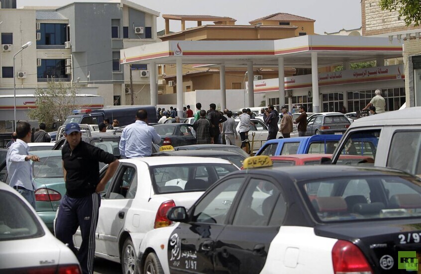 دولة عربية غنية بالنفط تشهد أزمة وقود حادة