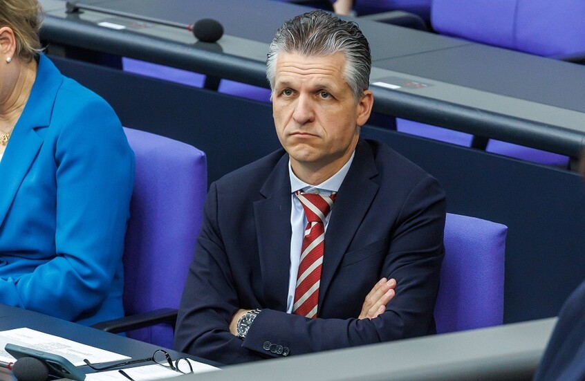 ألمانيا تعتزم مواصلة المساعدة في ضمان أمن إسرائيل رغم تجميد تصدير الأسلحة