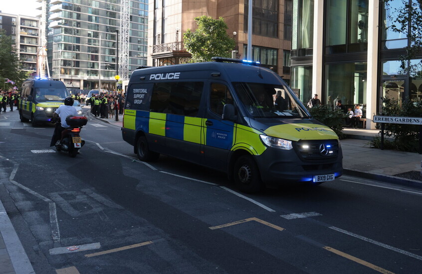 صورت تقريرا عن تزايد السرقات.. قناة سعودية تتعرض للسرقة في لندن (فيديو)