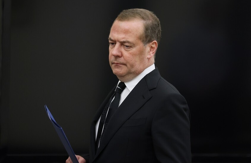 مدفيديف: مخاطر تحيق بالولايات المتحدة من تجنيد أوكرانيا عناصر عصابات  المخدرات