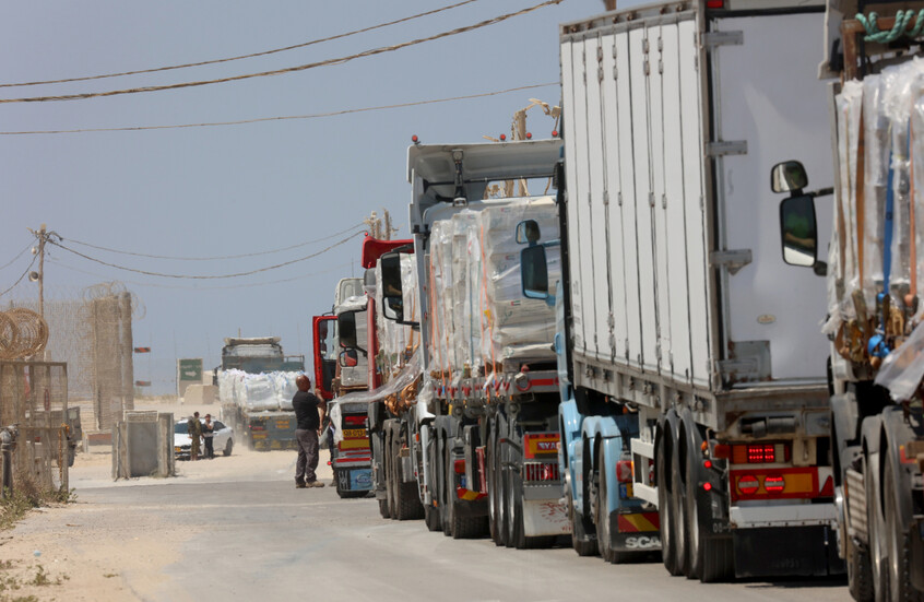 المكتب الإعلامي الحكومي بغزة:  95 شاحنة مساعدات فقط دخلت القطاع رغم حاجته لـ600 يوميا